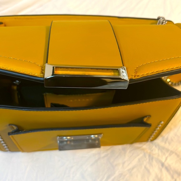 Gorgeous Mustard Topshop purse with sliver strap - Picture 3 of 5